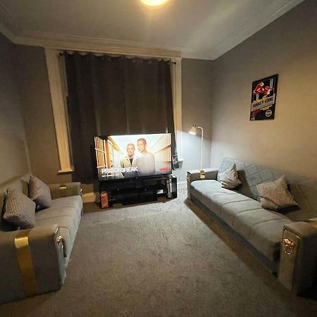 30 Percent Off Weekly Stays - 6 Bedroom House - 11 Beds Blackpool Bagian luar foto