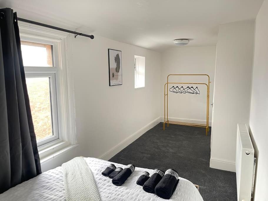 30 Percent Off Weekly Stays - 6 Bedroom House - 11 Beds Blackpool Bagian luar foto