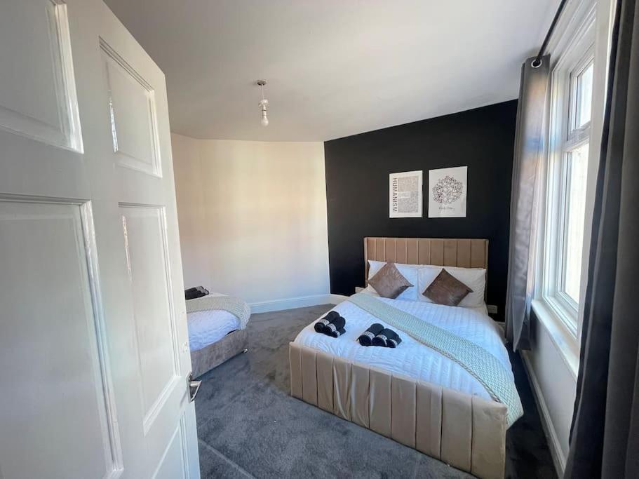 30 Percent Off Weekly Stays - 6 Bedroom House - 11 Beds Blackpool Bagian luar foto