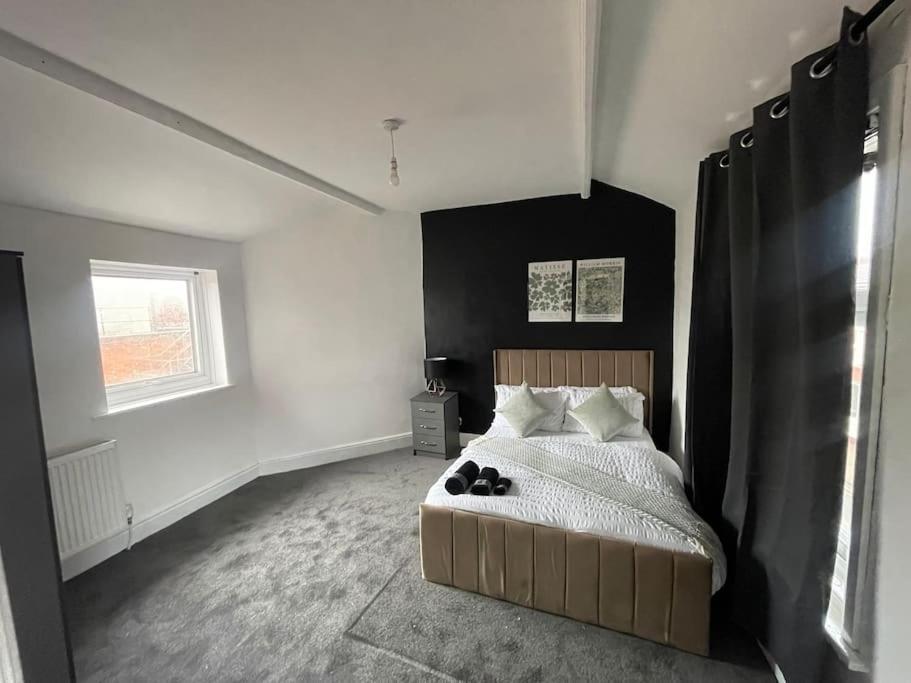 30 Percent Off Weekly Stays - 6 Bedroom House - 11 Beds Blackpool Bagian luar foto