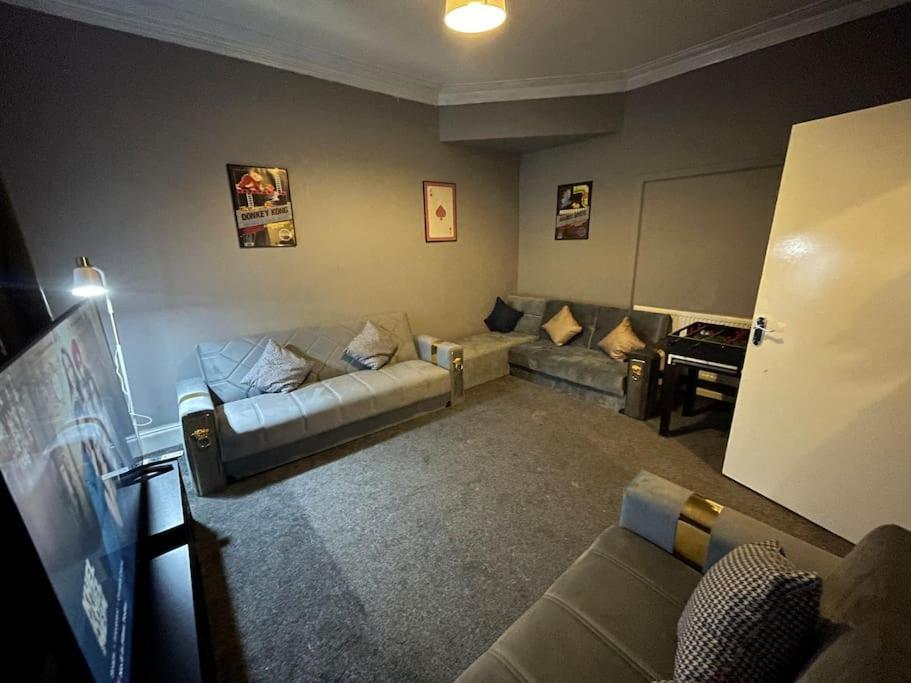 30 Percent Off Weekly Stays - 6 Bedroom House - 11 Beds Blackpool Bagian luar foto