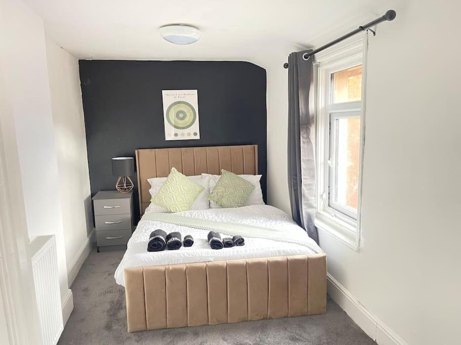 30 Percent Off Weekly Stays - 6 Bedroom House - 11 Beds Blackpool Bagian luar foto