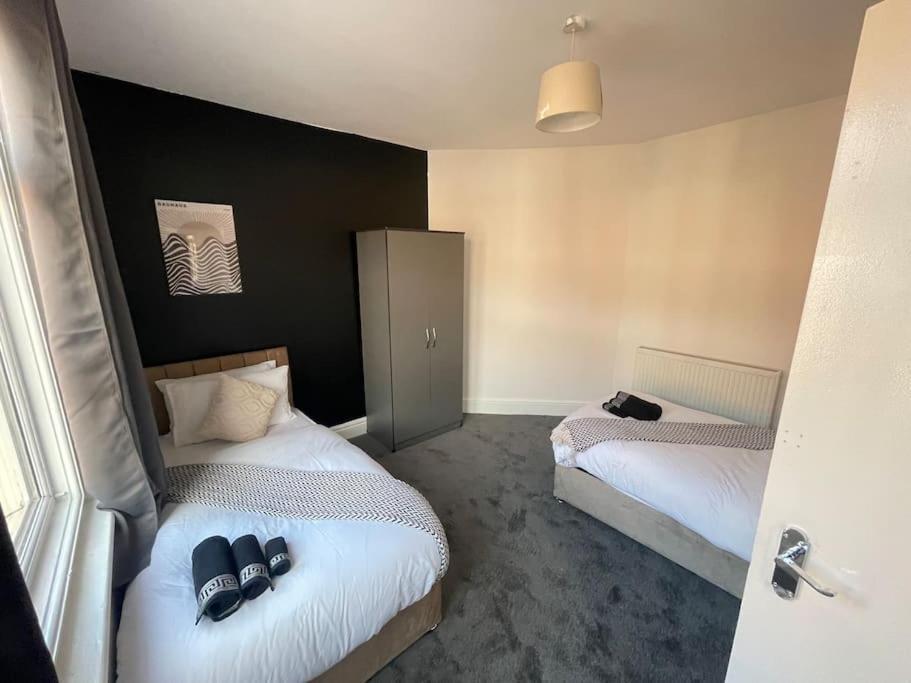 30 Percent Off Weekly Stays - 6 Bedroom House - 11 Beds Blackpool Bagian luar foto