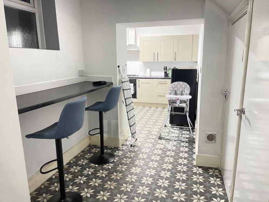 30 Percent Off Weekly Stays - 6 Bedroom House - 11 Beds Blackpool Bagian luar foto