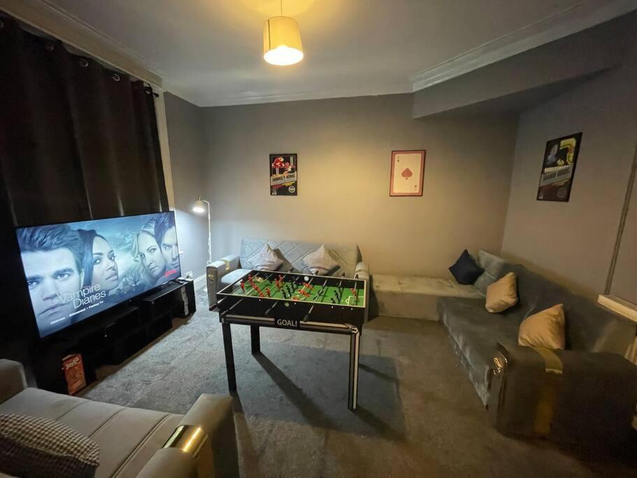 30 Percent Off Weekly Stays - 6 Bedroom House - 11 Beds Blackpool Bagian luar foto