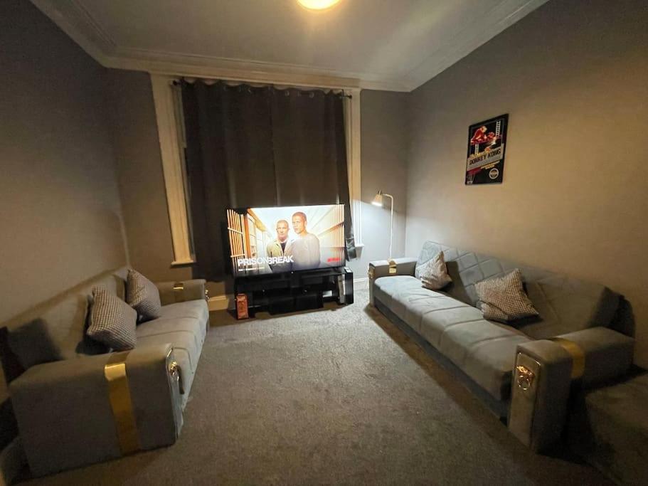 30 Percent Off Weekly Stays - 6 Bedroom House - 11 Beds Blackpool Bagian luar foto